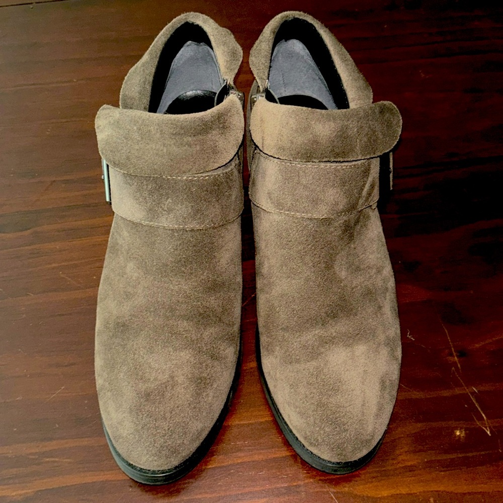 Women’s Franco Sarto Gray Green Suede Ankle Bootie Size 9 US/ 39 EU.